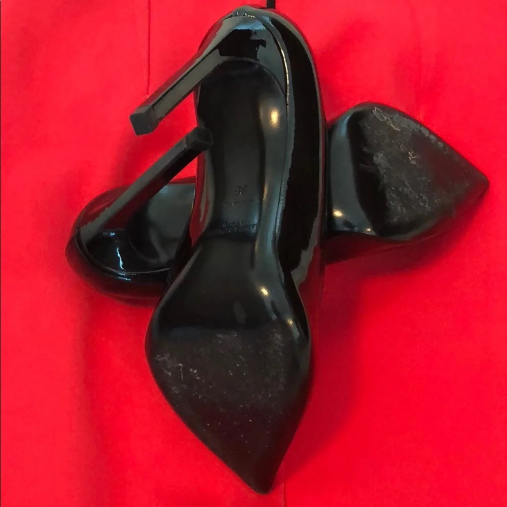Saint Laurent Black Patent Leather Pointed-Toe Pumps - Picture 8 of 8